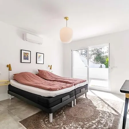 91-exclusive Modern With Private Pool ,