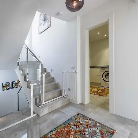 91-exclusive Modern With Private Pool , Villa