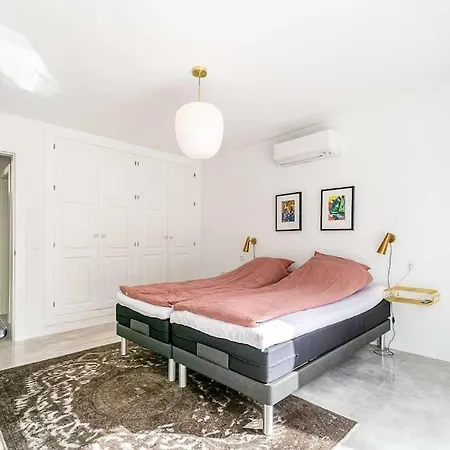 91-exclusive Modern With Private Pool ,